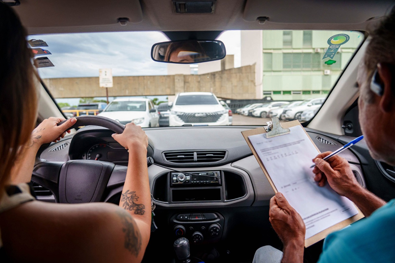 Contran aprova CNH sem autoescola; processo ficará até 80% mais barato