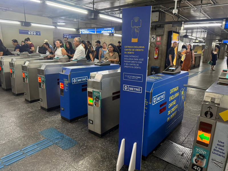 Metrô de SP passa a aceitar pagamento por aproximação