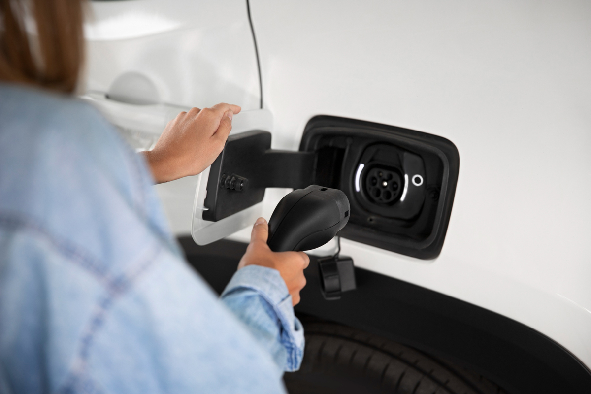 SP sanciona lei que permite instalação de carregadores de carros elétricos em condomínios